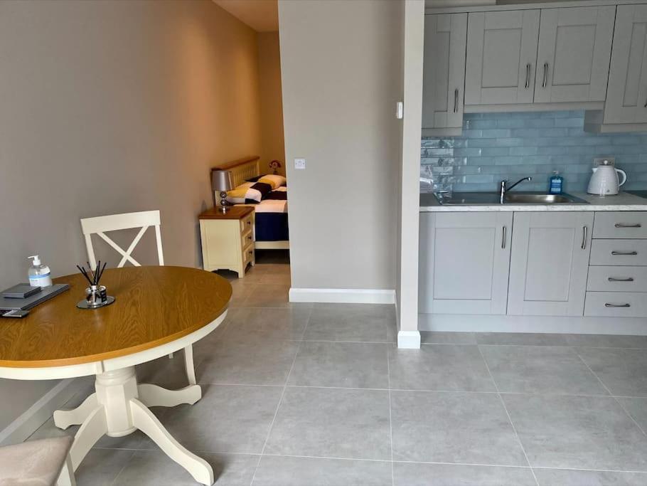 Erne Getaway No.7 Brand New 1 Bed Apartment Enniskillen Exteriör bild