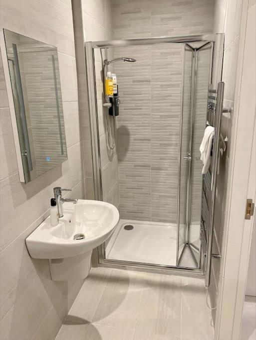 Erne Getaway No.7 Brand New 1 Bed Apartment Enniskillen Exteriör bild