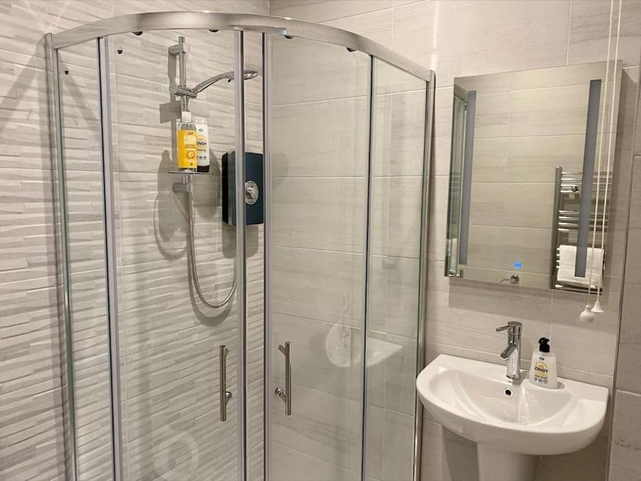 Erne Getaway No.7 Brand New 1 Bed Apartment Enniskillen Exteriör bild